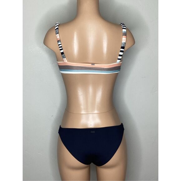 New. O’Neill & Roxy stripe bikini. Medium - Picture 2 of 3